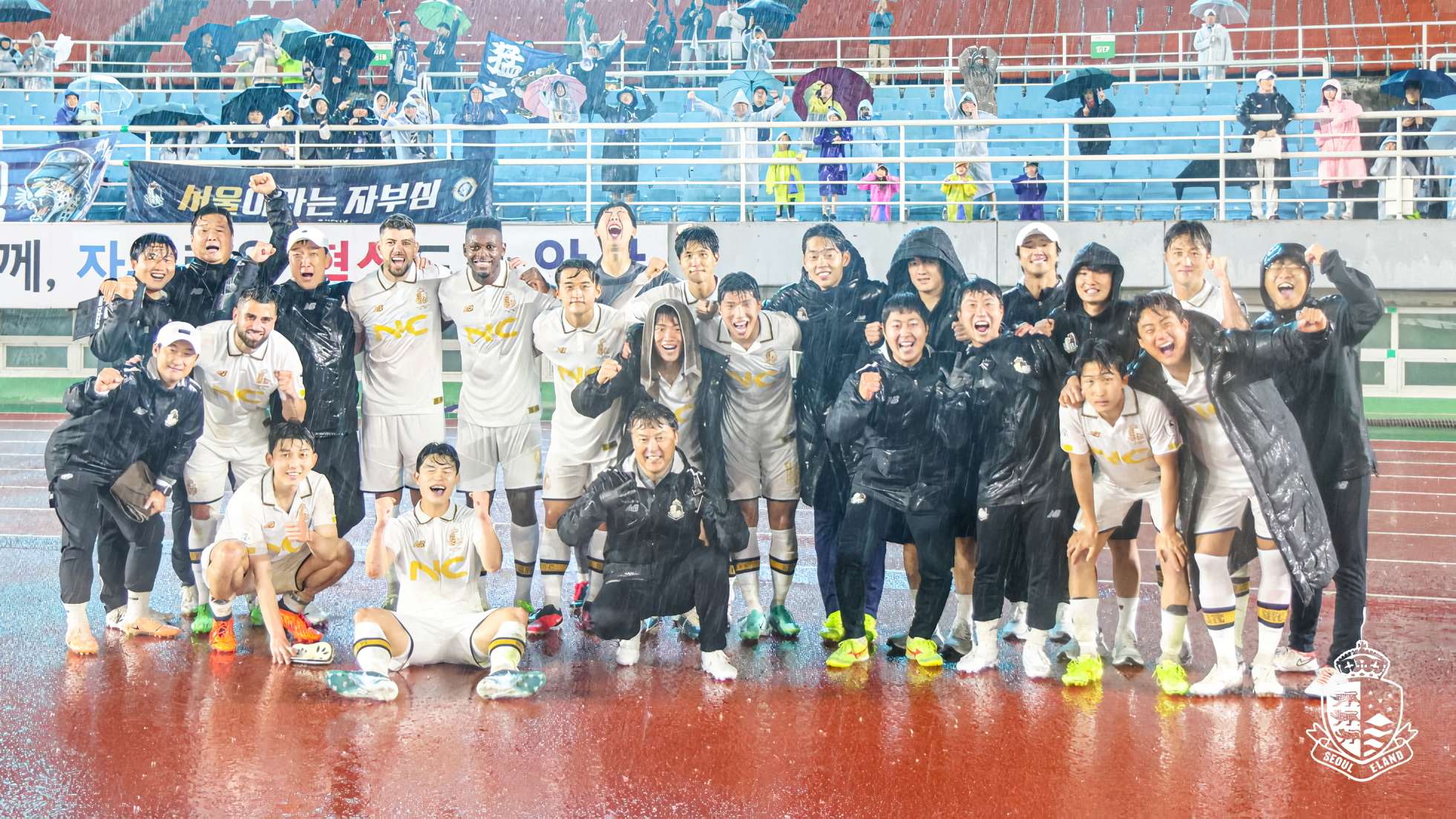 서울이랜드 승리 단체사진